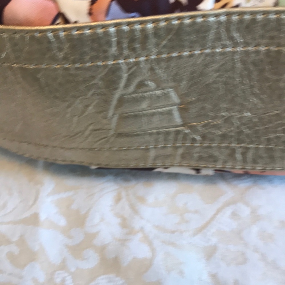 Used - Picture 2 of 4